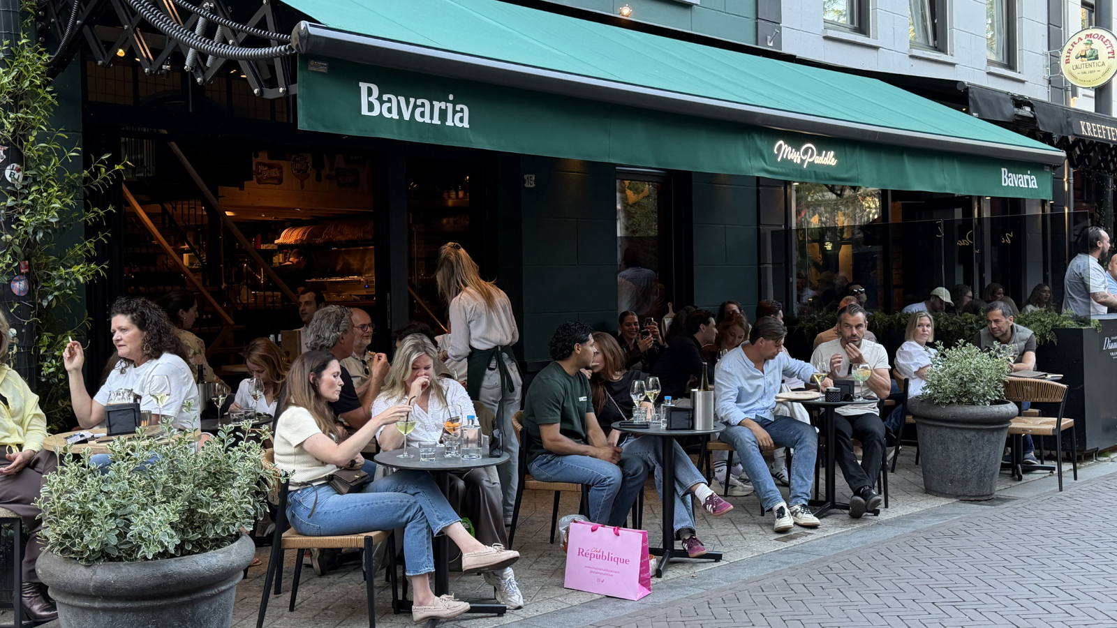 Het terras van Miss Paddle op de Kleine Berg 